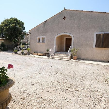 Pretty Detached House With Swimming Pool In The Village Of Mouries Exterior photo